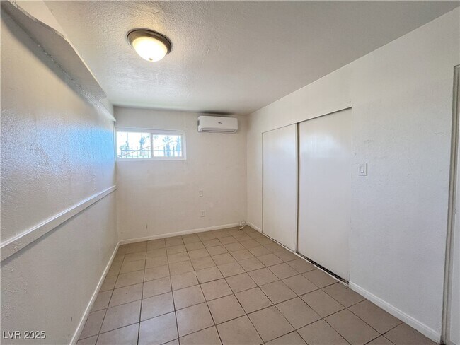 Building Photo - 2030 Sunrise Ave