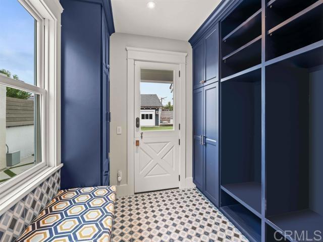 Building Photo - 1027 G Ave