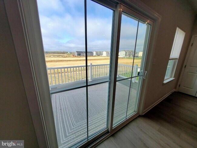 Building Photo - 31 Roundstone Run
