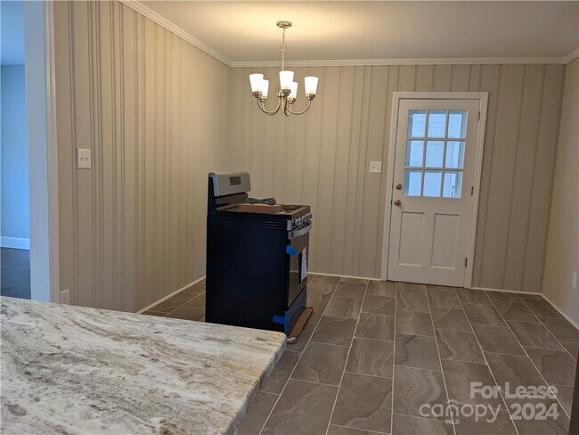 Building Photo - 354 Fieldstone Rd
