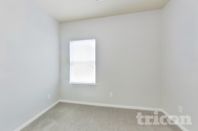 Building Photo - 2122 Hackberry Bank Ln
