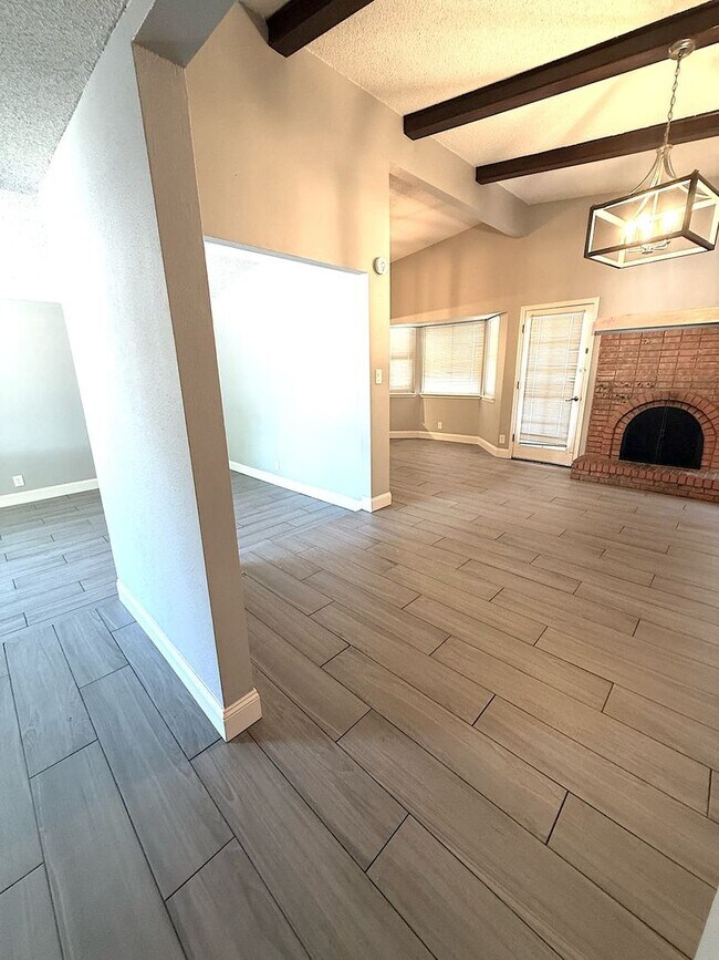 Building Photo - Charming 3 bedroom in NE Albuquerque. Osuna/San Pedro area near San Mateo. Refrigerated Air! 2 Ca...