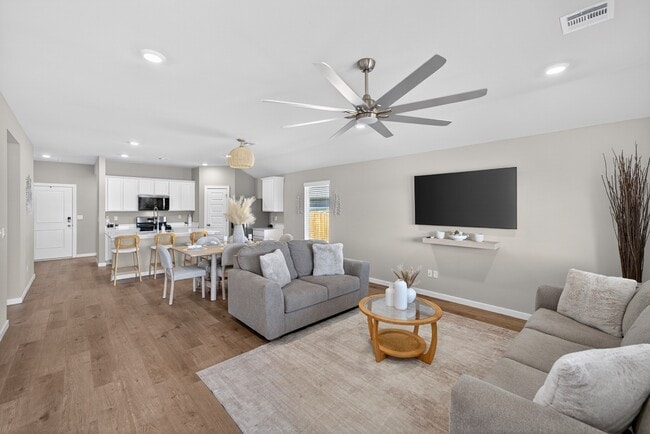 Building Photo - 405 S 85th St