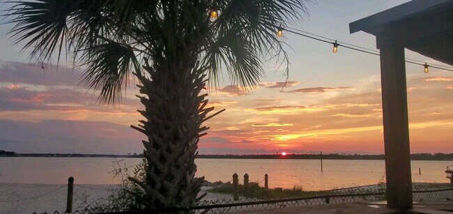 Building Photo - 3840 Casita Cir