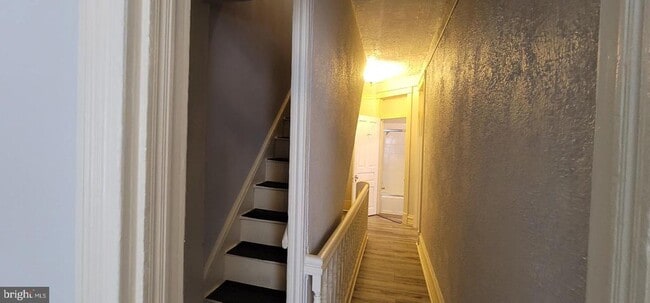 Building Photo - 136 Elm St