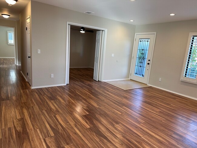 Dining - 41785 Largo