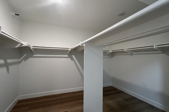 Building Photo - 10390 Wilshire Blvd