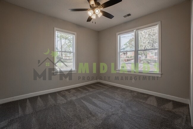 Building Photo - 928 Columbia College Dr
