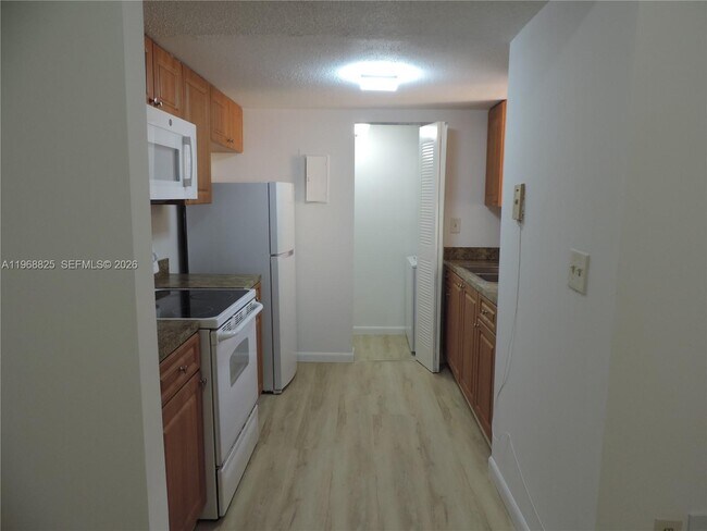 Building Photo - 566 NW 114th Ave