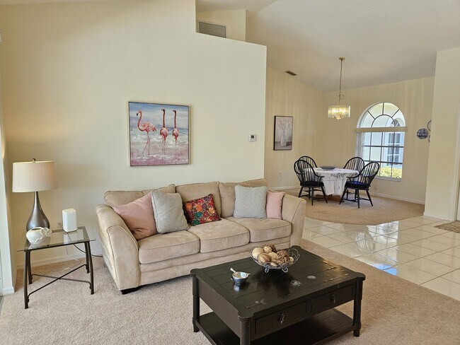 Building Photo - Seasonal Short-Term Private Heated Pool Home with 3 Bedroom, 2.5 Bath, 2 Car Garage in Sorrento W...