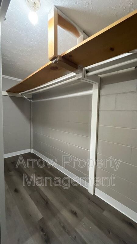 Building Photo - 800 S 38th St