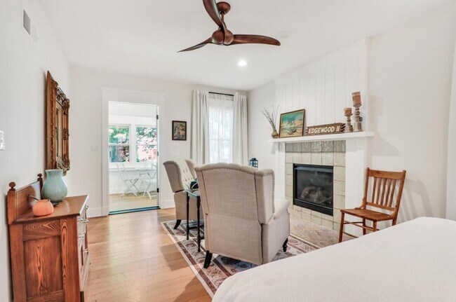 Building Photo - 543 Oakwood Trl