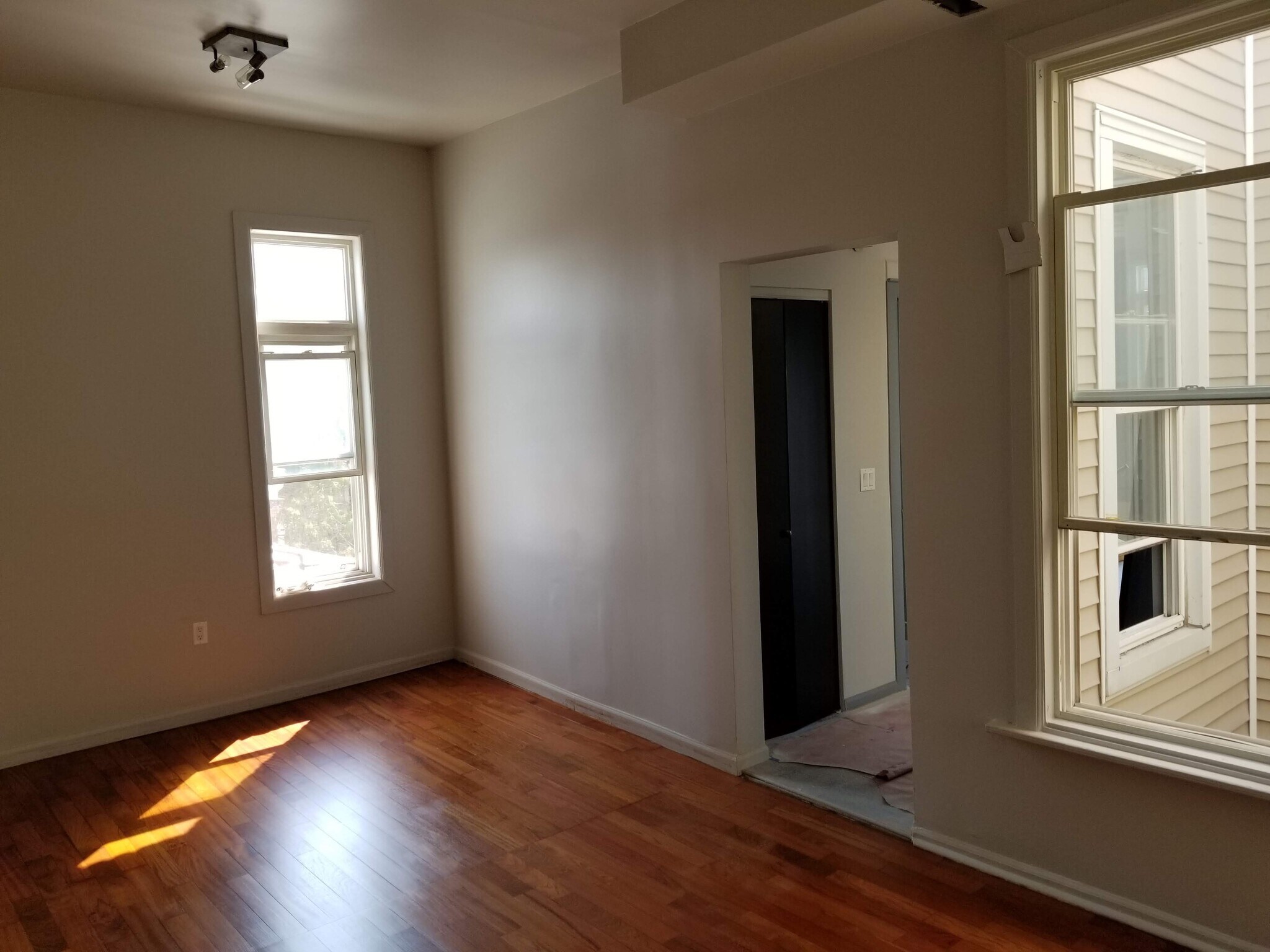 Living Room - 2511 W North Ave