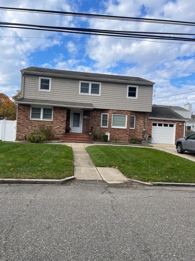 Building Photo - 14 Pine Acres Blvd