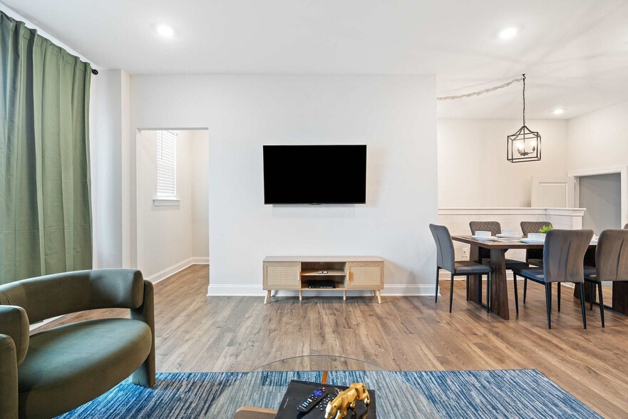 Building Photo - 1010 Falling Rock Pl