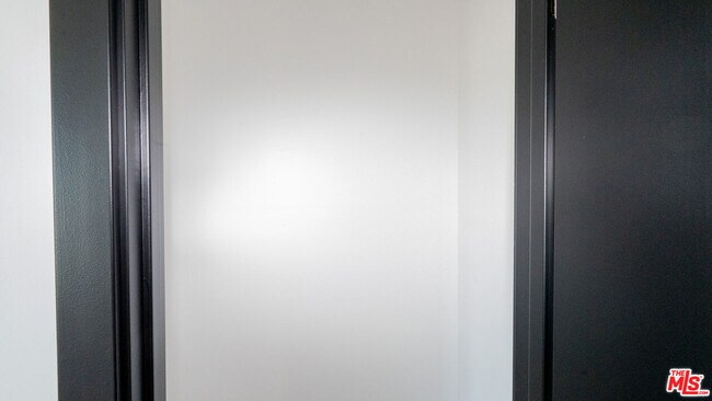 Building Photo - 153 W 51st St