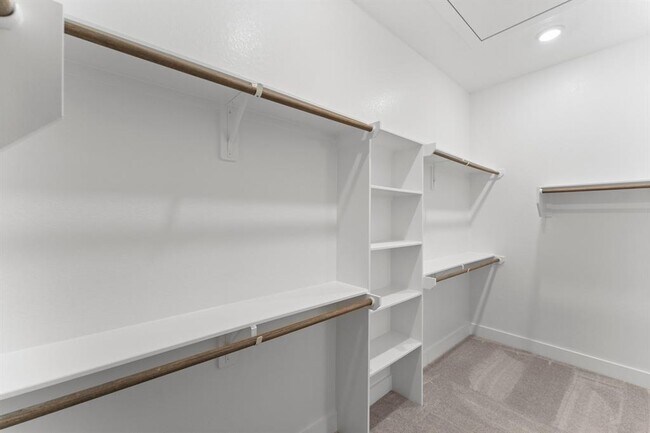 Building Photo - 26915 Longwood Ledge Ln