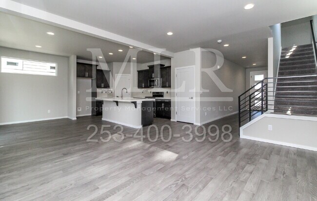 Building Photo - Nearly New Scenic Hill Home with Spacious ...