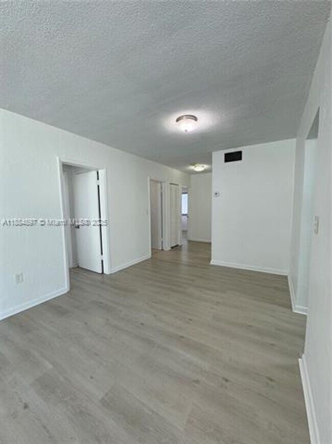 Building Photo - 3633 SW 5th Terrace