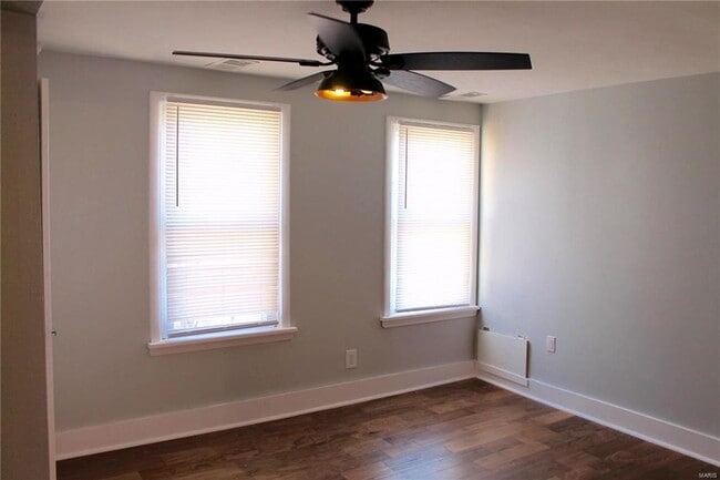 Building Photo - Absolutely adorable 3 bedroom/1.5 bath house in Ritenour school district!