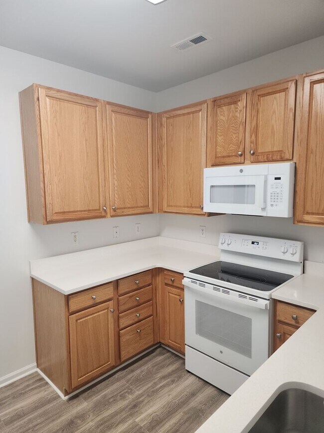 Building Photo - Four bedroom townhome in Caldwell Station