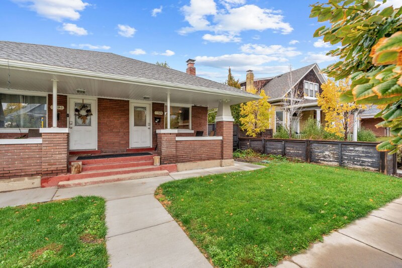 Building Photo - 1086 S Lk St