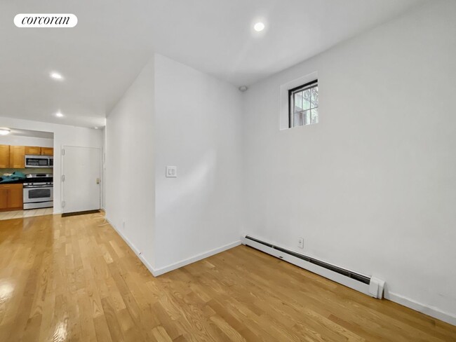 Building Photo - 523 W 49th St