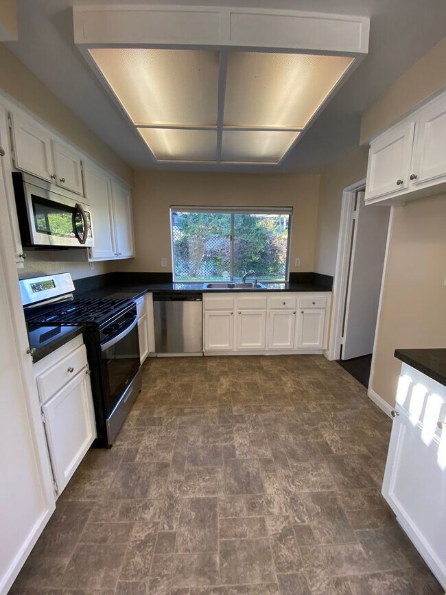 3 BED/ 2 BATH SINGLE FAMILY IN PR... 15433 Kinzie St Los