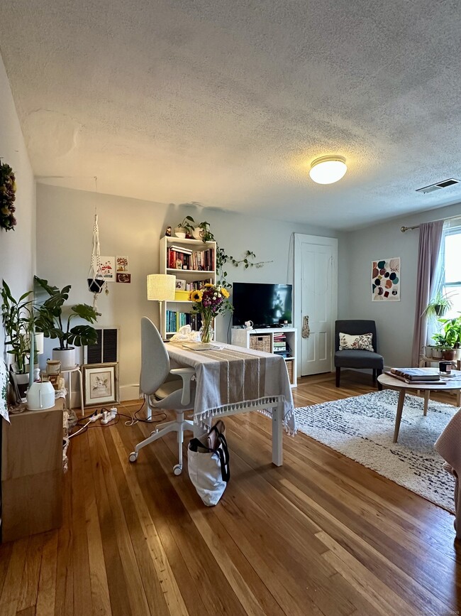 Primary Photo - 751 Orange St