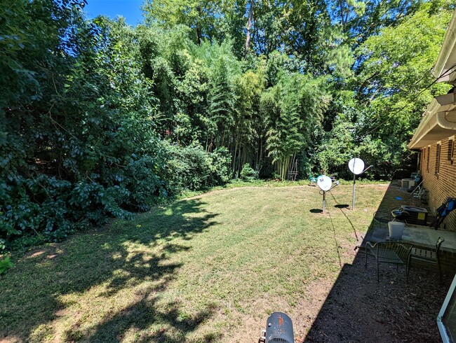 Building Photo - 3906 Lexington Dr
