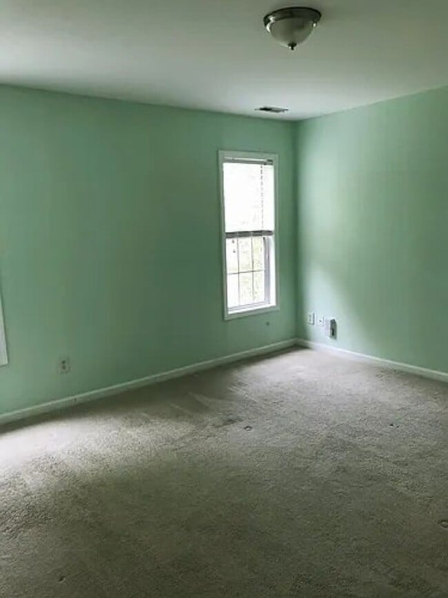 Building Photo - 4 Bedroom 2.5 Bath SF home - COMING SOON!