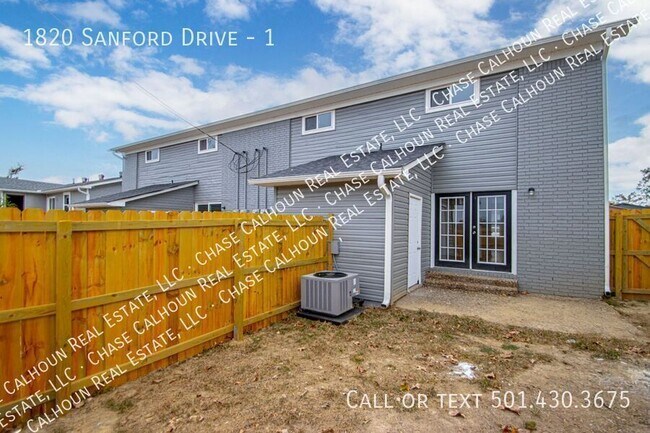 Building Photo - 1820 Sanford Dr