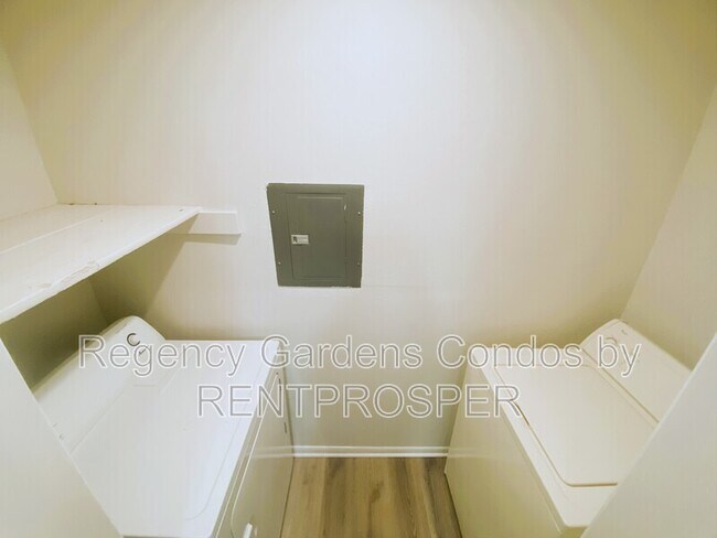 Building Photo - 4225 Thornbriar Ln
