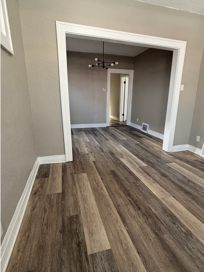 Building Photo - Spacious Open Concept Fully Renovated 3Bedroom 2 Bath Home