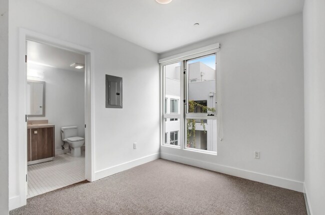 Building Photo - 1168 S Barrington Ave