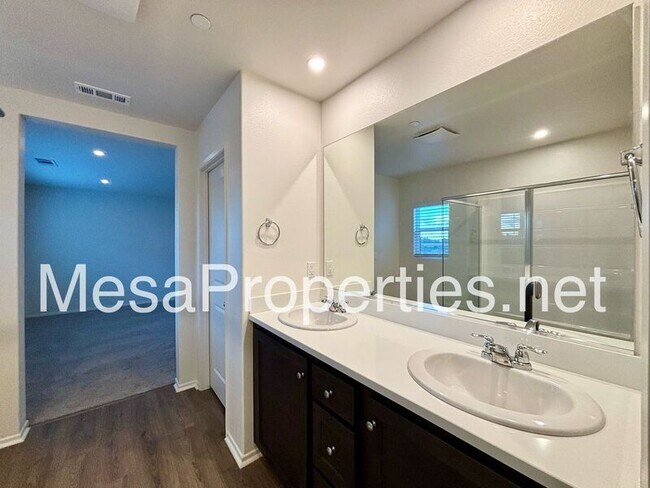 Building Photo - 14960 Coppola St