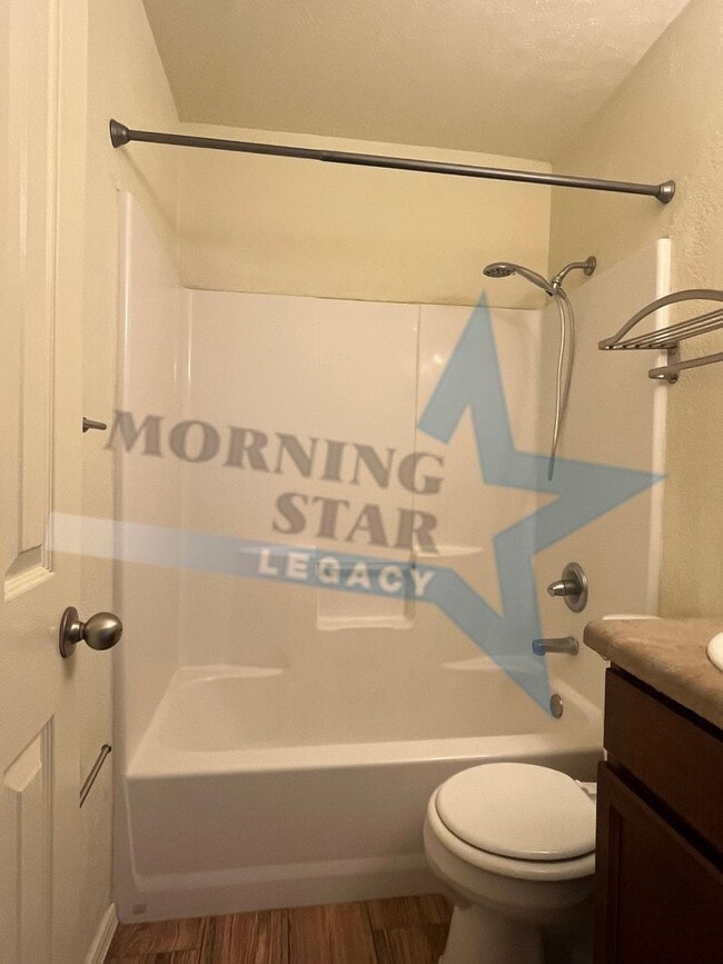 Building Photo - Affordable and convenient! 2 bed, 1 bath with a yard