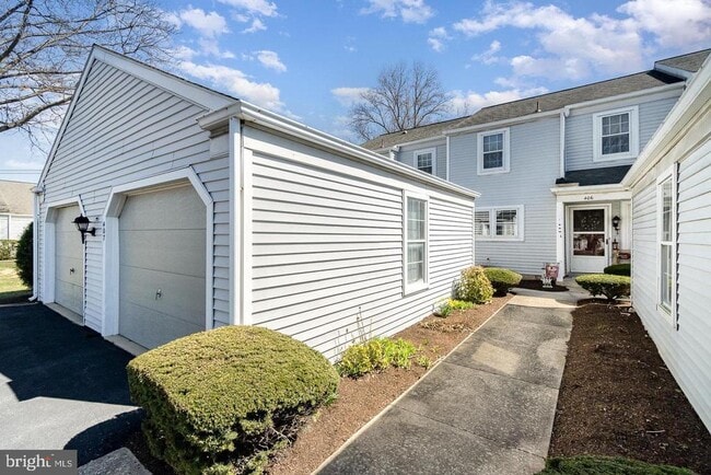 Building Photo - 407 Cambridge Ct