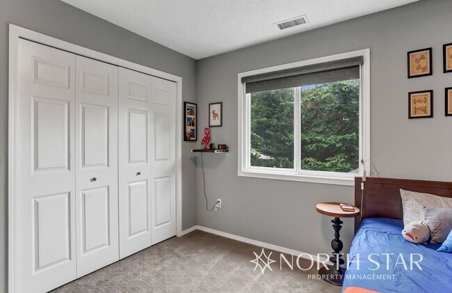 Building Photo - $1000 Off First Months Rent in Lake Oswego