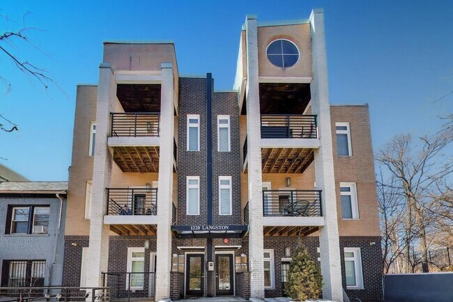 Building Photo - 1220 19th St NE