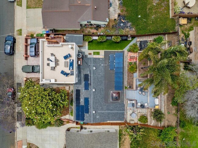 Building Photo - 5050 Gardena Ave