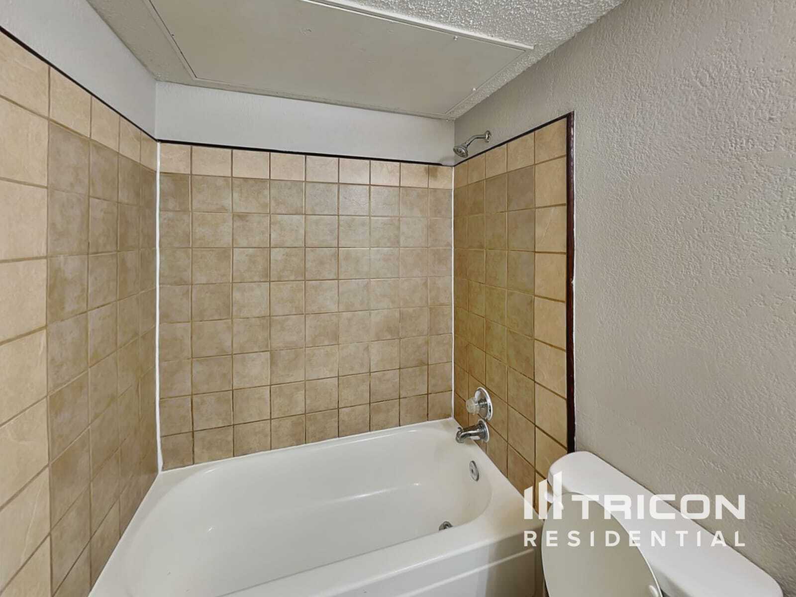 Building Photo - 2417 Highmont Dr