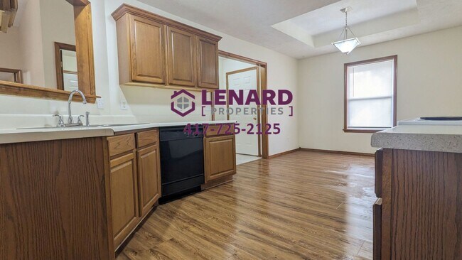 Building Photo - 3 Bedroom Home With Large Fenced Yard!