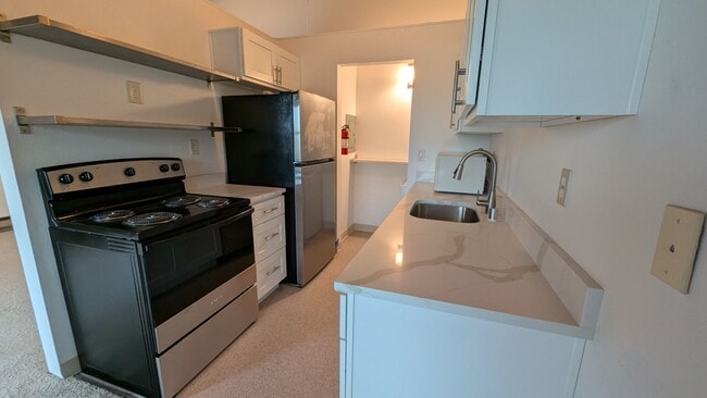 Building Photo - 2020 Grant Ave S