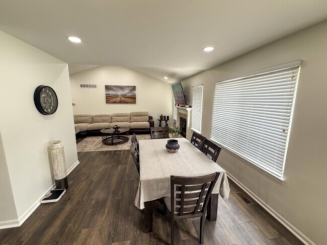 Building Photo - 38619 Watson Cir