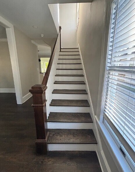 Building Photo - 313 W Fisher Ave