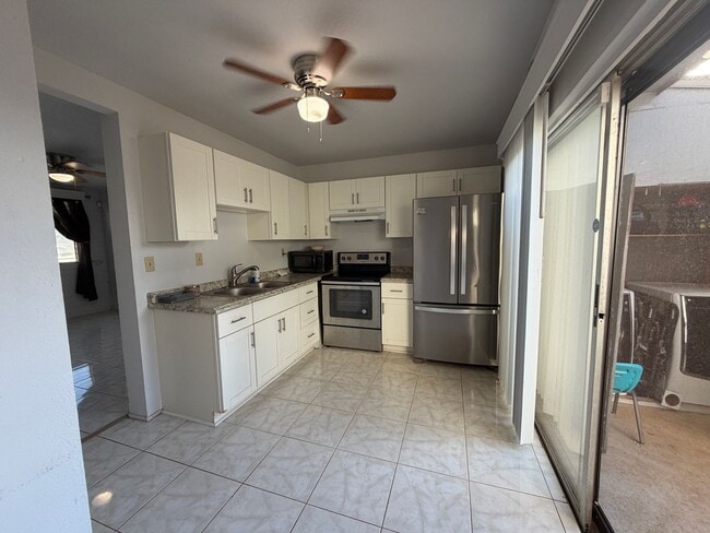 Building Photo - Bright Two Bedroom in Ewa Beach