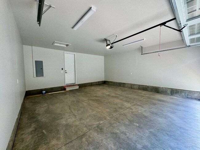 Building Photo - 640 Expedition Ln