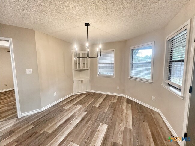 Building Photo - 1014 Camellia Ln