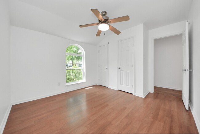 Building Photo - 10327 Sageburrow Dr